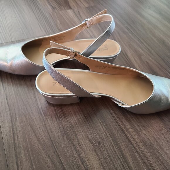 Naturalizer silver pointed toe sling back 1.5 inch heels 10M - Picture 2 of 7